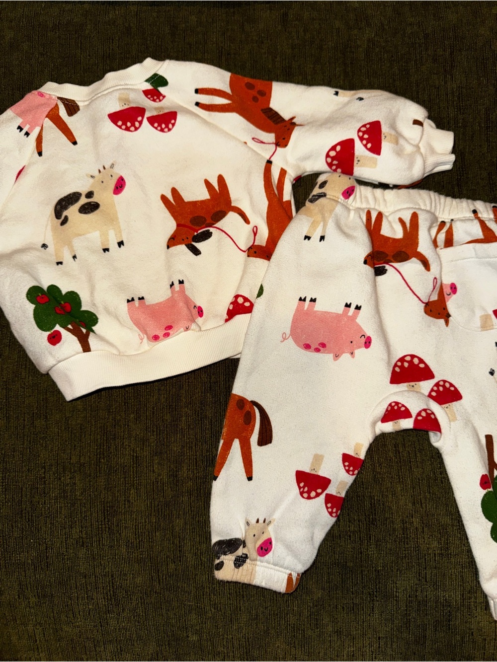 Old Navy Cream Baby Two-Piece Sweat Set with Orange and Pink Animal Prints - Picture 3 of 3